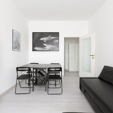 Apartment With Balcony -Bisceglie Red Line Subway Milão Exterior foto
