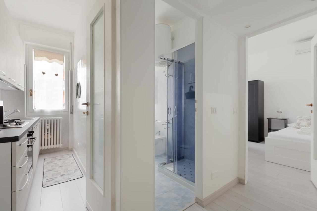 Apartment With Balcony -Bisceglie Red Line Subway Milão Exterior foto