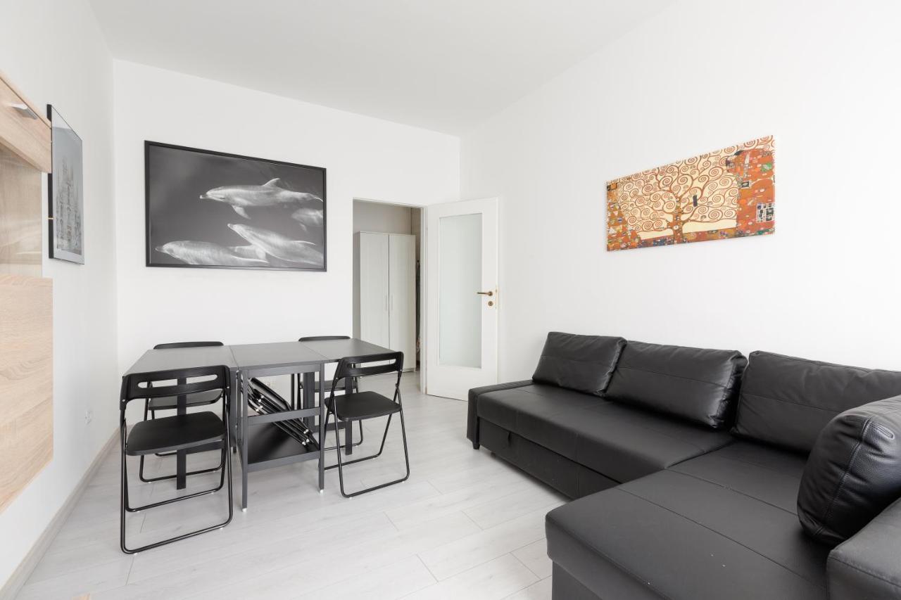 Apartment With Balcony -Bisceglie Red Line Subway Milão Exterior foto