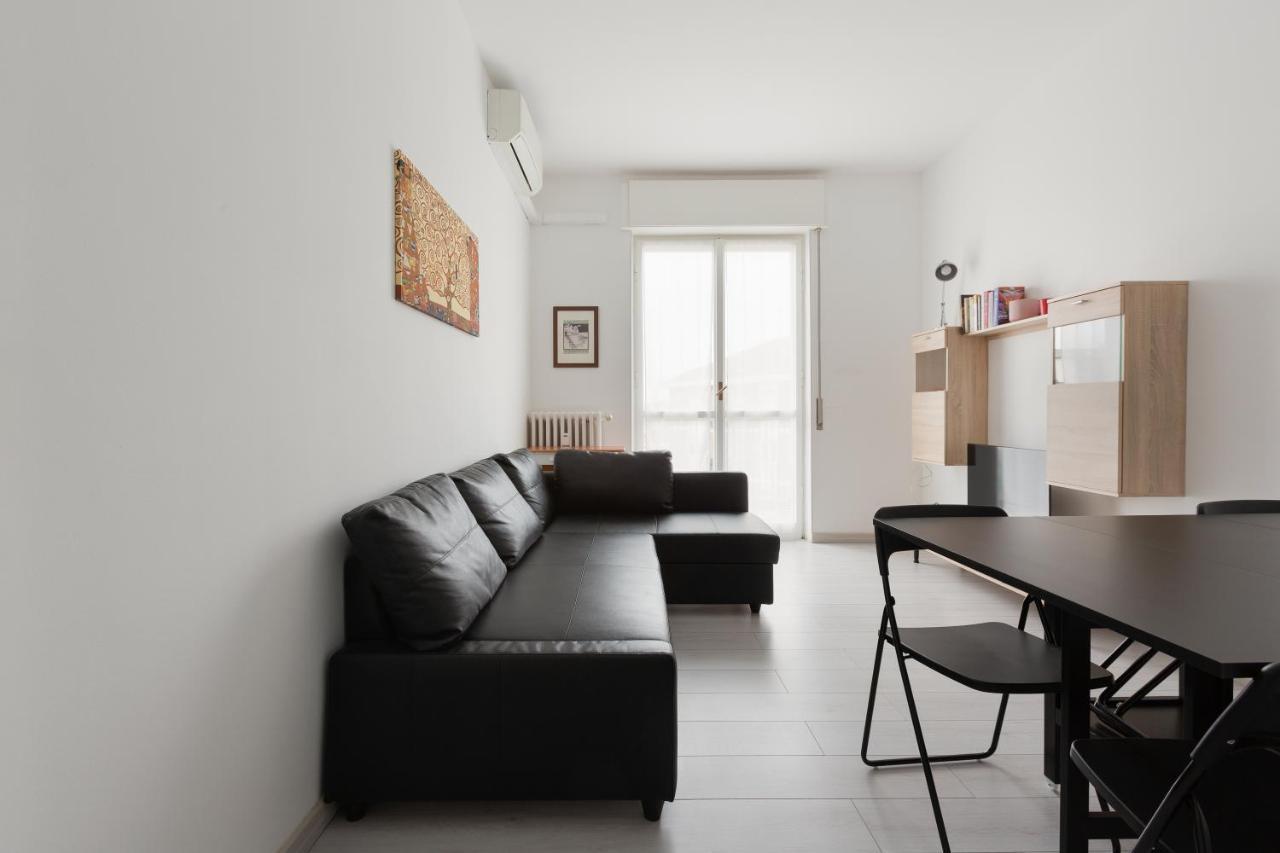 Apartment With Balcony -Bisceglie Red Line Subway Milão Exterior foto